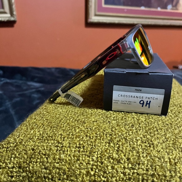 Oakley, CROSSRANGE PATCH Prizm Ruby Men Sunglasses! Matte Grey - Picture 5 of 9